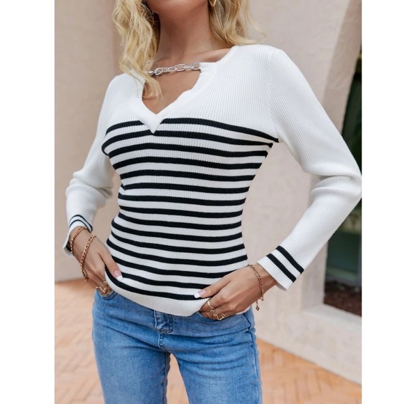 Striped Ribbed Chain Detail Sweater - Picture 5 of 7